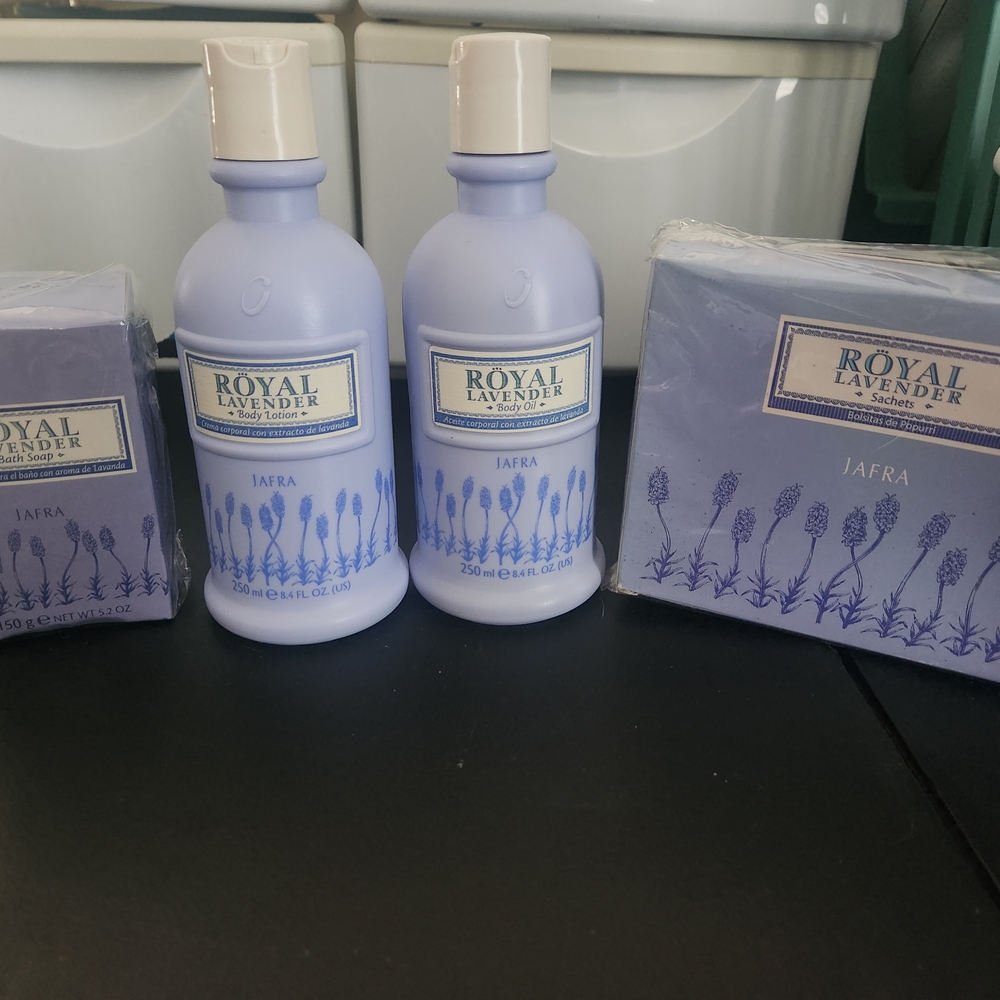 Jafra Royal Lavender Bath & Body Set - Purple
